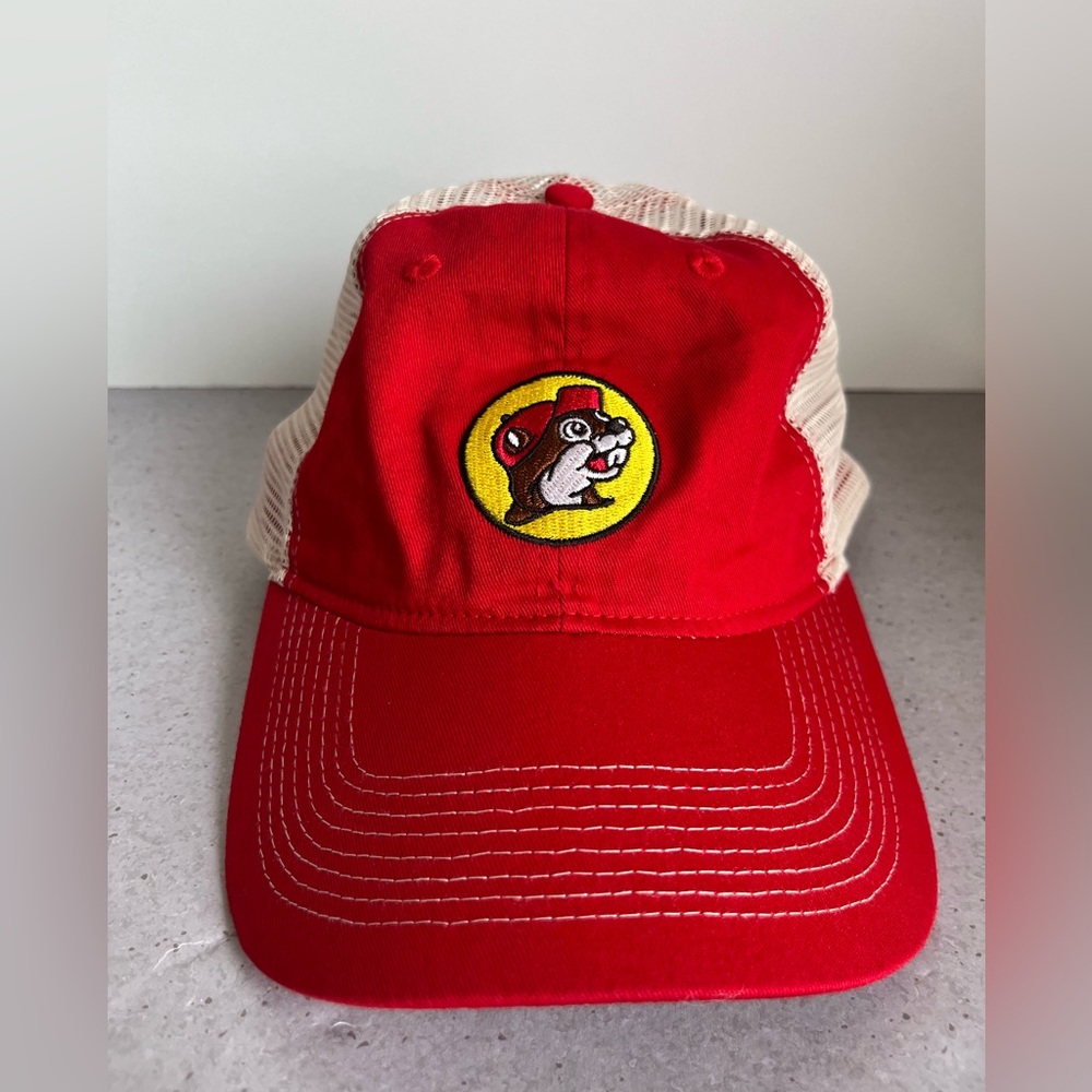 Buc-ees Hat One Size Red Baseball Cap‎ Adjustable Embroidered Mesh Back Logo